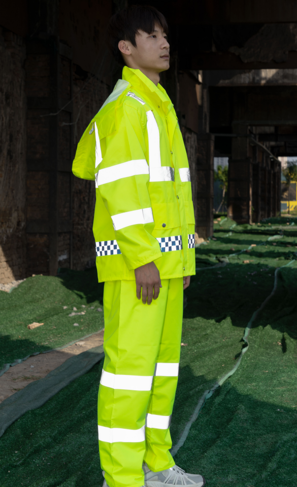 Staying Dry With a High-Vis Bicycle Raincoat