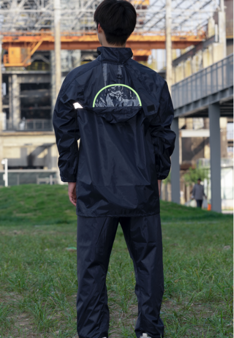 Breathable Men Raincoat with Hood for Hiking